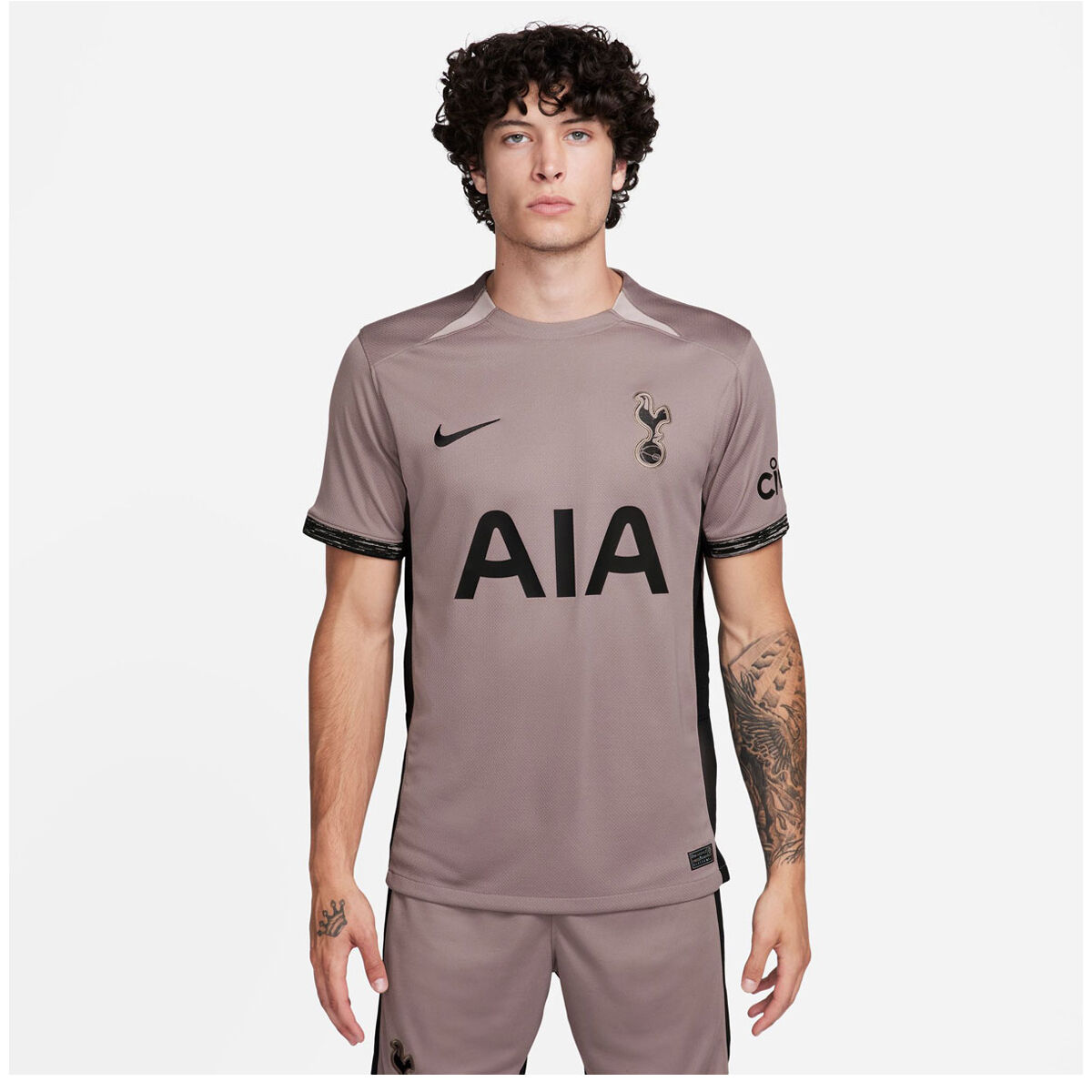 Tottenham fans go wild for 'best in the league' third kit which